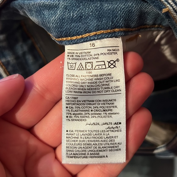 Old navy jean shorts - Picture 3 of 4